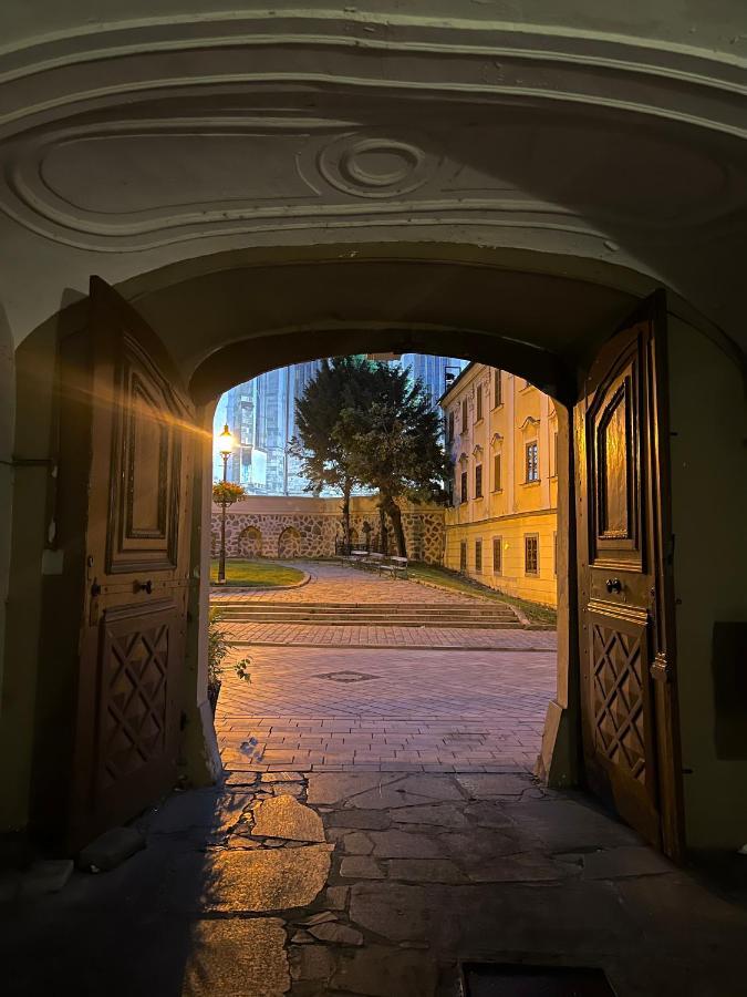 Csaky Palace Bratislava 1 Apartment Ngoại thất bức ảnh